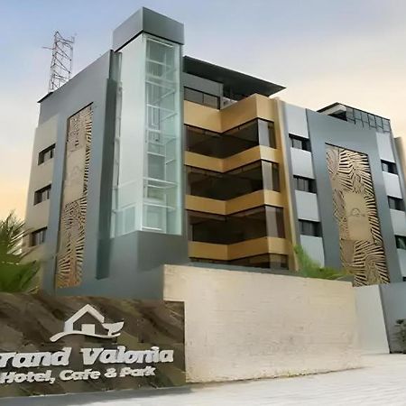 Grand Valonia Hotel Jembel Eksteriør billede