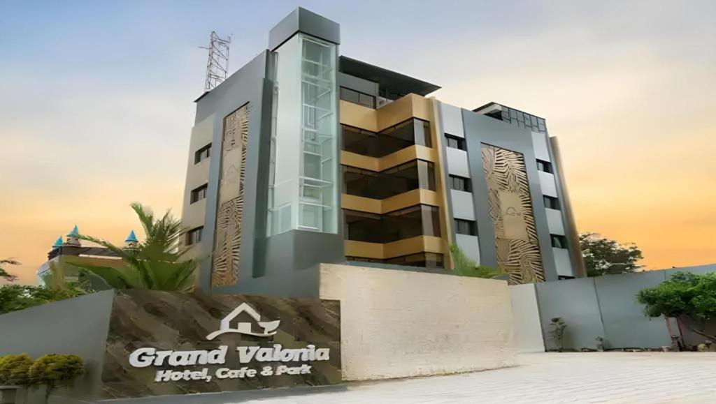 Grand Valonia Hotel Jembel Eksteriør billede